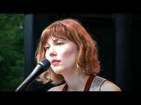 Molly Tuttle Video - Gentle On My Mind