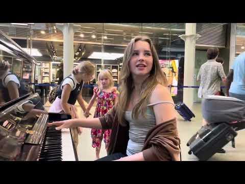Charlotte’s Got Talent At The Public Piano #Video