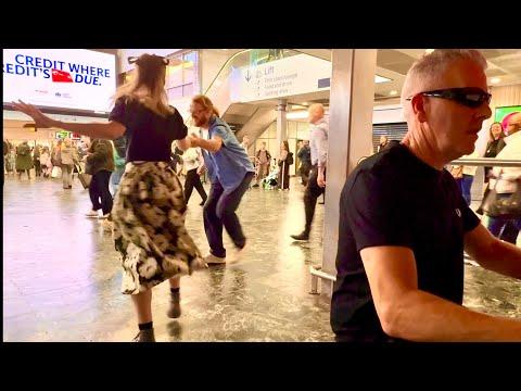 When Londoners Put Away Their Smartphones #Video