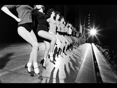 26 Amazing Behind the Scenes Photos Capturing Everyday Life of the Rockettes in 1964