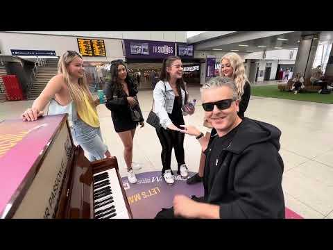 Four Beauticians Turn Up At The Public Piano #Video