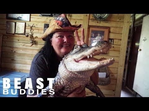 I Live With A Huge Alligator