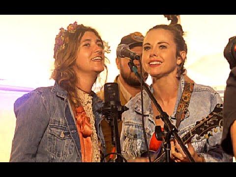 Crowd in a frenzy! Sierra Hull & Sierra Ferrell 'Jolene' Ossipee Valley Music Festival 2022 #Video