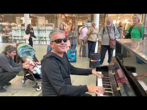 Finger Clicking Crowd Dig New Orleans Boogie #Video