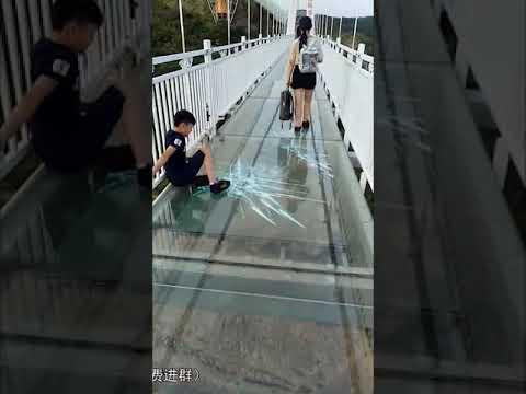 China- glass bridge shattering effect