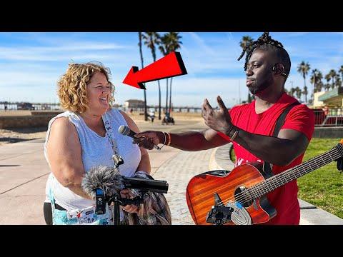 Nervous Tourist Sings for Her Sister #Video