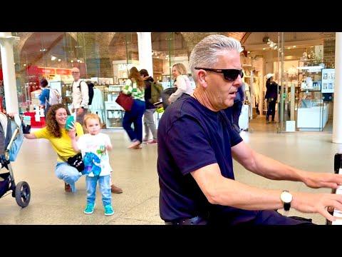 Tot Goes Mental To Twinkle Twinkle Little Star