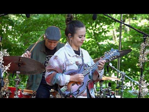 Sierra Hull 'Lord, That's A Long Way' 6/15/24 Billsville House Concerts Manchester, VT #Video