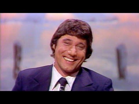 Joe Namath Talks About Leaving The Jets and Going to The Rams on Carson Tonight Show - 01/07/1976
