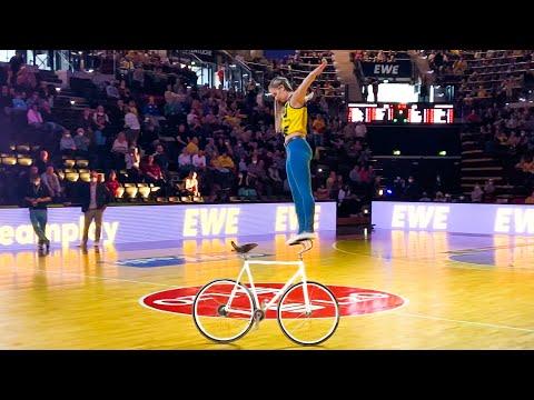 Mindblowing Bikeshow you must watch to believe - Violalovescycling Halftimeshow EWE Baskets #Video