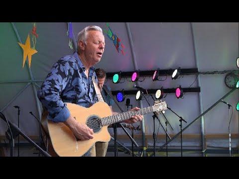 Tommy Emmanuel, Trey Hensley and Rob Ickes 'Mind Your Own Business' #Video