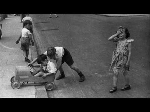 37 Captivating Vintage Photographs That Capture Kids Playing on the Streets of 1950's London