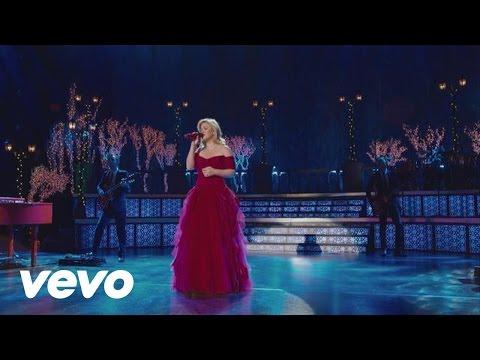Kelly Clarkson - Silent Night Ft. Trisha Yearwood, Reba McEntire