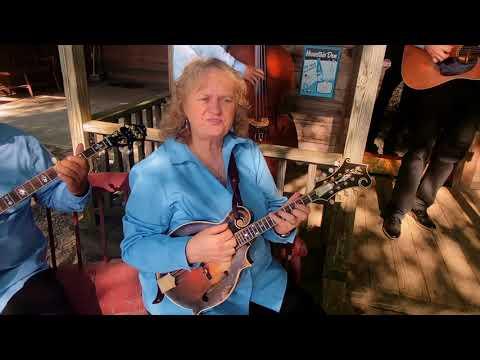Lorraine Jordan & Carolina Road - A Little Bit of Bluegrass [Official Video]