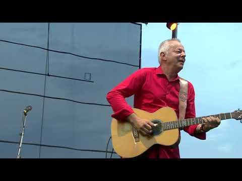 Crazy fast guitar! Tommy Emmanuel 'Doc's Guitar' #Video