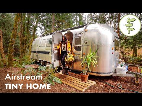 Couple Reduces Cost of Living by Converting an Airstream Camper Into a Tiny House #Video